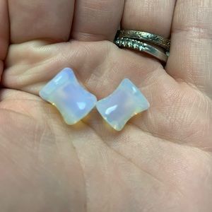 00 White Opal Tunnels